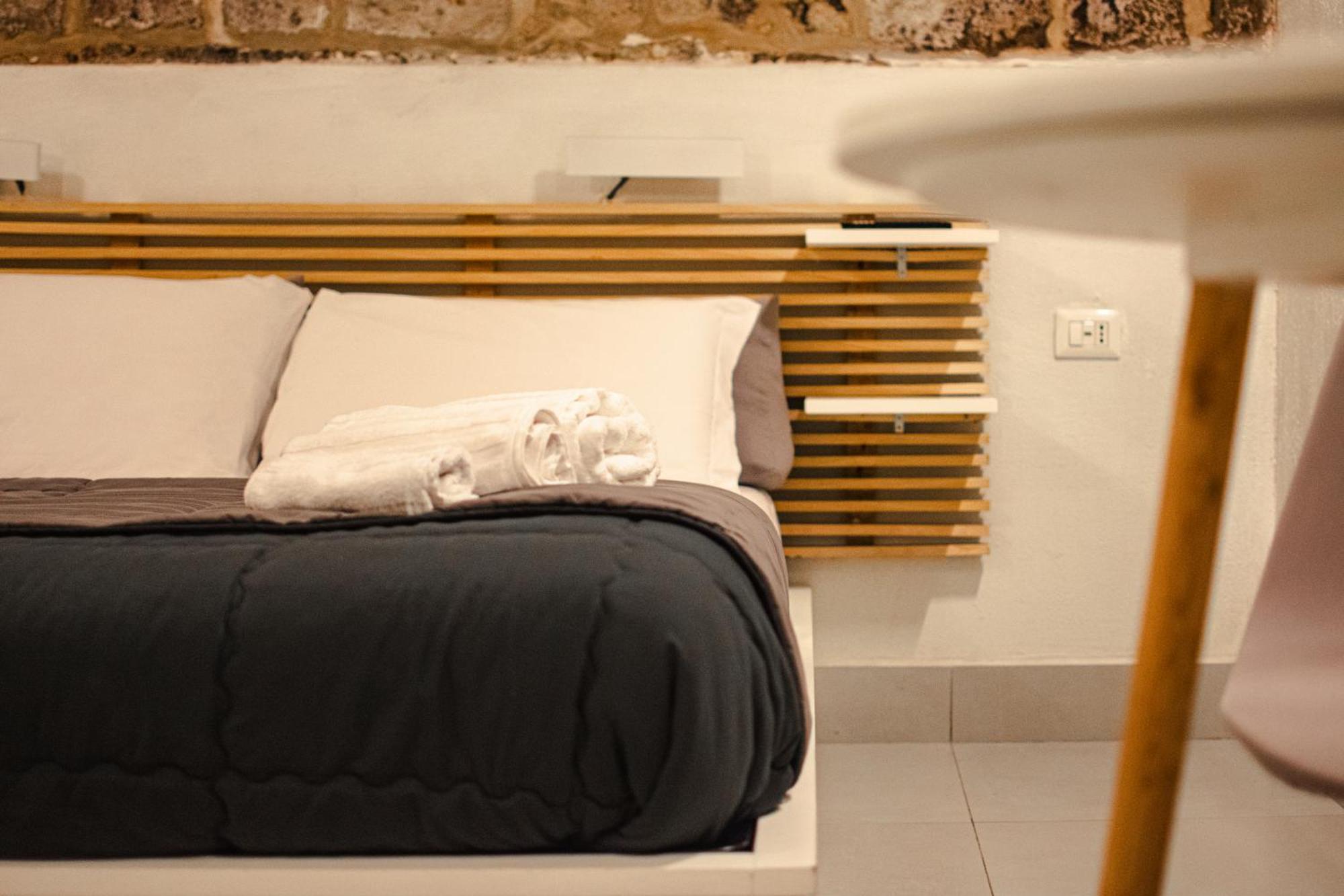 I Gradini Bed & Breakfast เนเปิลส์ ภายนอก รูปภาพ